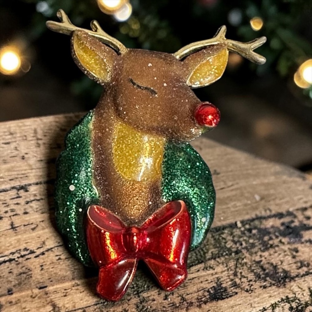 Danecraft‎ Reindeer Brooch Gold Tone Enamel Glitter Wreath Christmas Bow